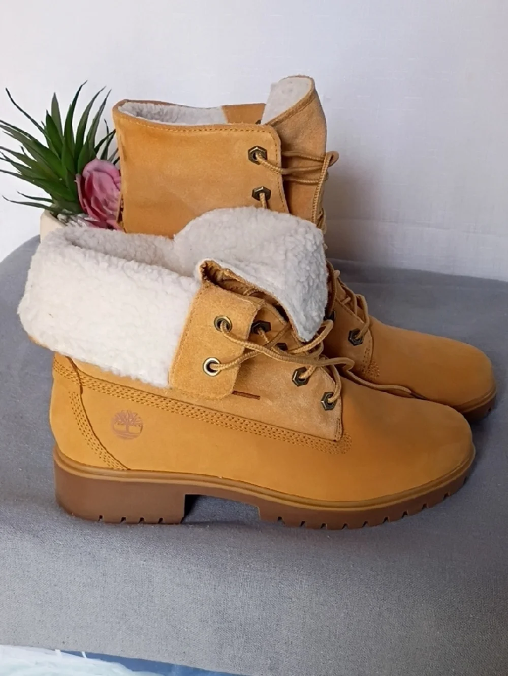 Timberland Women's Leather & Wheat Suede Lace-Up Shearling Boots Size 8 Waterpro - Picture 3 of 9